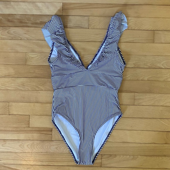 One piece swim suit. New without tags - Picture 1 of 1